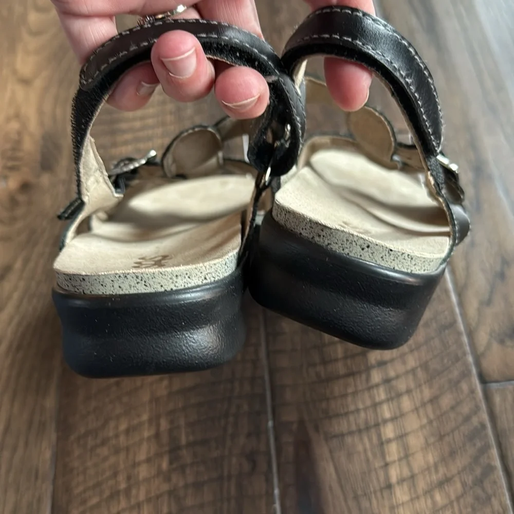SAS sandals black buckle‎ Size 10 Narrow